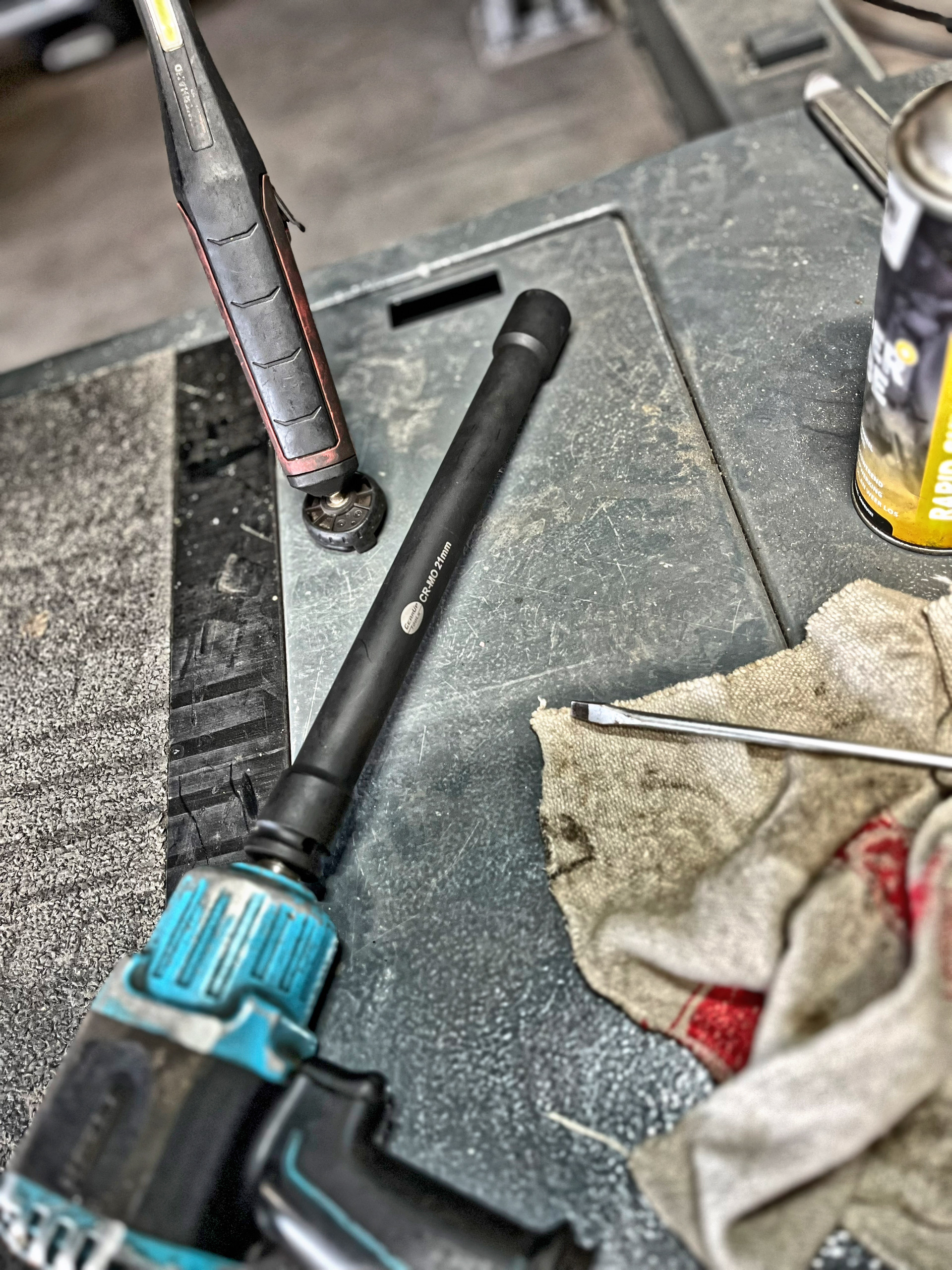 GearUp Tools krachtdop gekoppeld aan een slagsleutel, klaar voor zware montagewerkzaamheden